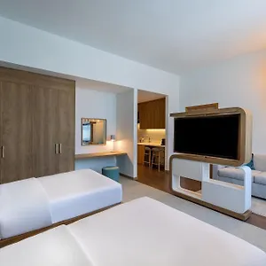 4* فندق إليمنت الميناء،